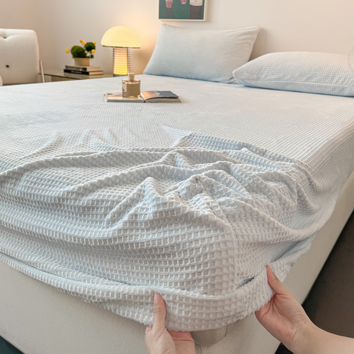 91家纺网 家纺一手货源 找家纺 如一 2025新款全消光230克烂花牛奶绒马卡龙系列床笠枕套三件套 马卡龙-蓝白