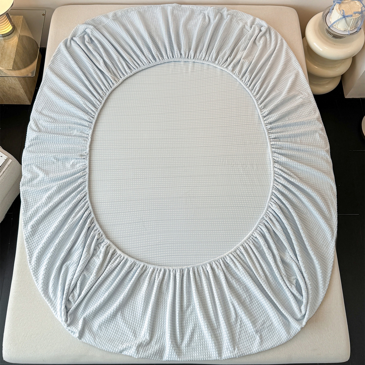 91家纺网 家纺一手货源 找家纺 如一 2025新款全消光230克烂花牛奶绒马卡龙系列床笠枕套三件套 马卡龙-蓝白