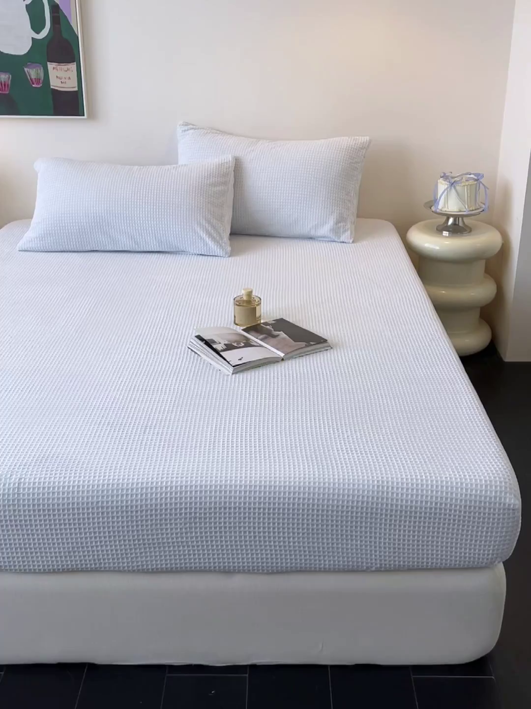 91家纺网 家纺一手货源 找家纺 如一 2025新款全消光230克烂花牛奶绒马卡龙系列床笠枕套三件套 马卡龙-蓝白