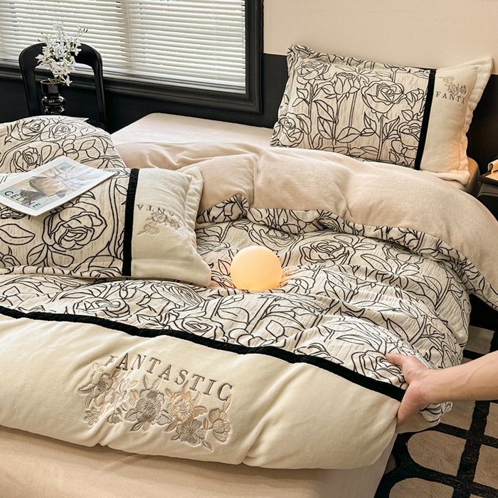 91家纺网 家纺一手货源 找家纺 金牛座家纺 2025新款立体雕花加厚牛奶绒刺绣拼接四件套【控价 售价请勿低于158】 花海