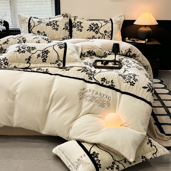 金牛座家纺 2025新款立体雕花加厚牛奶绒刺绣拼接四件套【控价 售价请勿低于158】 春见