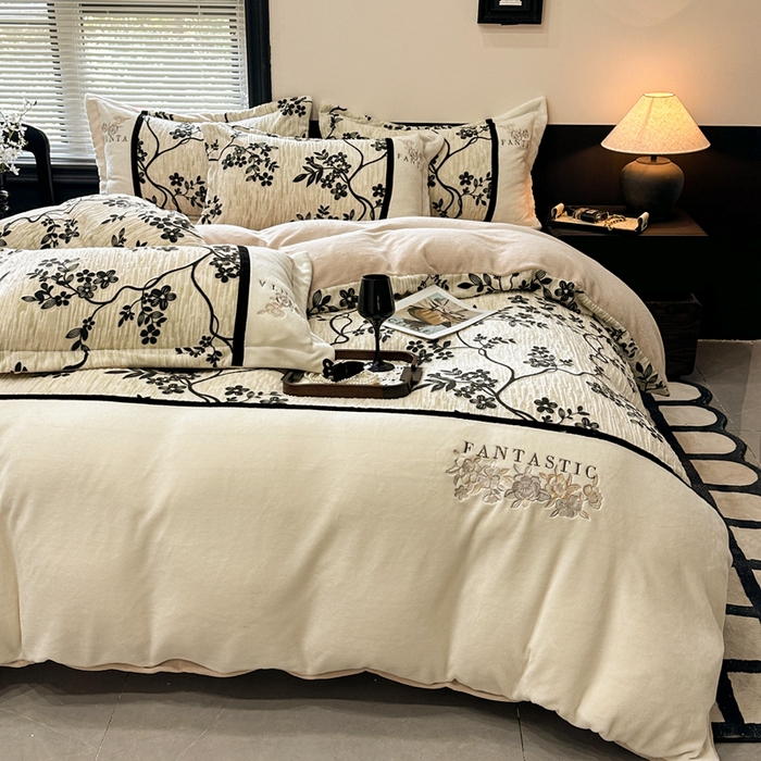 91家纺网 家纺一手货源 找家纺 金牛座家纺 2025新款立体雕花加厚牛奶绒刺绣拼接四件套【控价 售价请勿低于158】 春见