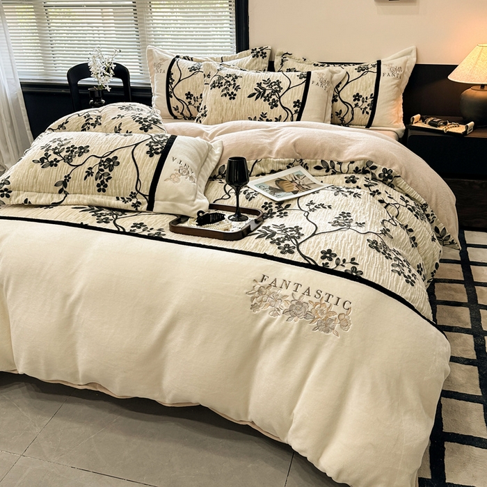 91家纺网 家纺一手货源 找家纺 金牛座家纺 2025新款立体雕花加厚牛奶绒刺绣拼接四件套【控价 售价请勿低于158】 春见