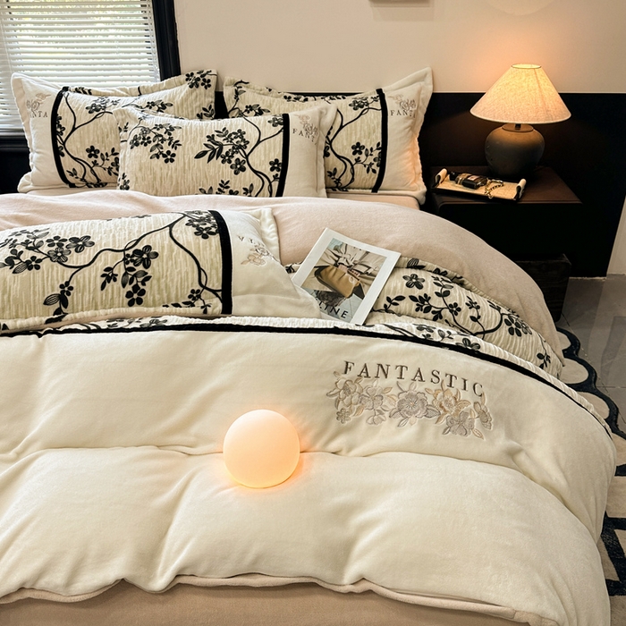 91家纺网 家纺一手货源 找家纺 金牛座家纺 2025新款立体雕花加厚牛奶绒刺绣拼接四件套【控价 售价请勿低于158】 春见