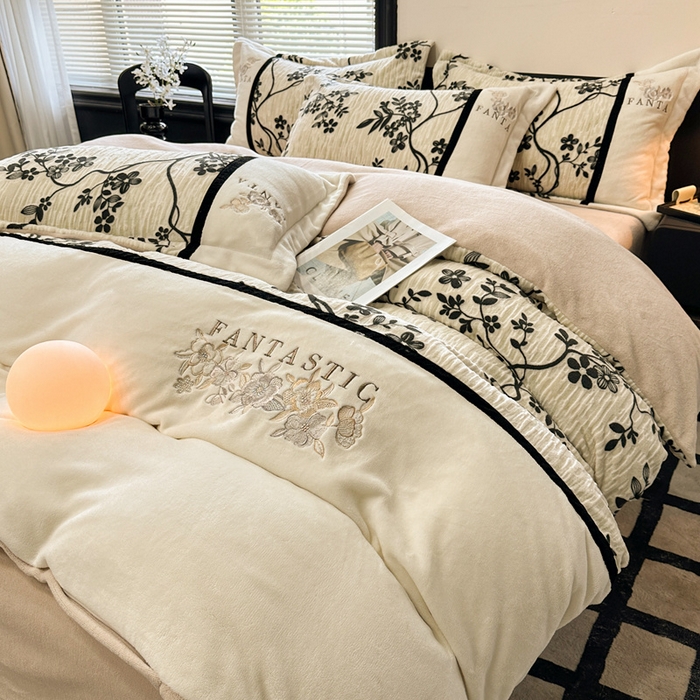 91家纺网 家纺一手货源 找家纺 金牛座家纺 2025新款立体雕花加厚牛奶绒刺绣拼接四件套【控价 售价请勿低于158】 春见