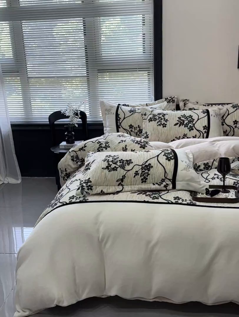 91家纺网 家纺一手货源 找家纺 金牛座家纺 2025新款立体雕花加厚牛奶绒刺绣拼接四件套【控价 售价请勿低于158】 春见