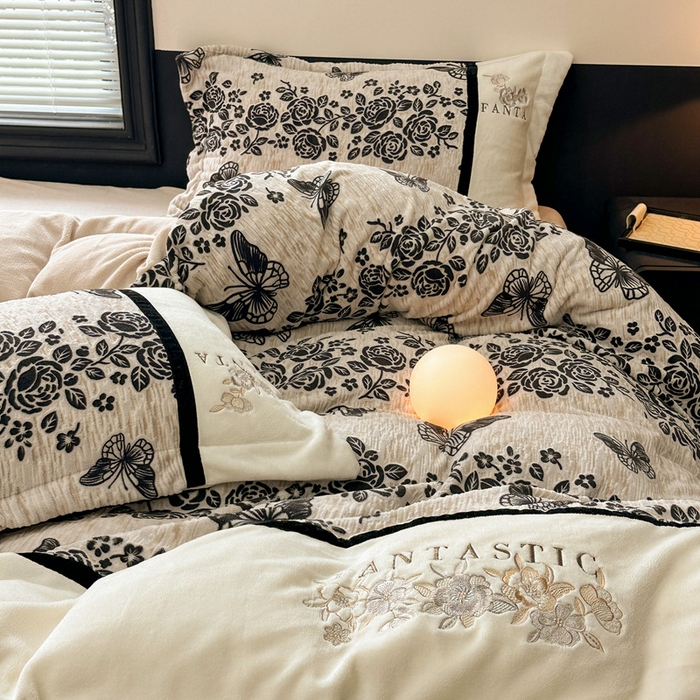 91家纺网 家纺一手货源 找家纺 金牛座家纺 2025新款立体雕花加厚牛奶绒刺绣拼接四件套【控价 售价请勿低于158】 蝶林