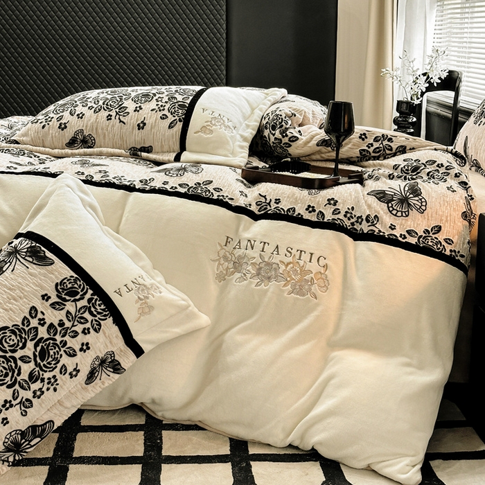 91家纺网 家纺一手货源 找家纺 金牛座家纺 2025新款立体雕花加厚牛奶绒刺绣拼接四件套【控价 售价请勿低于158】 蝶林