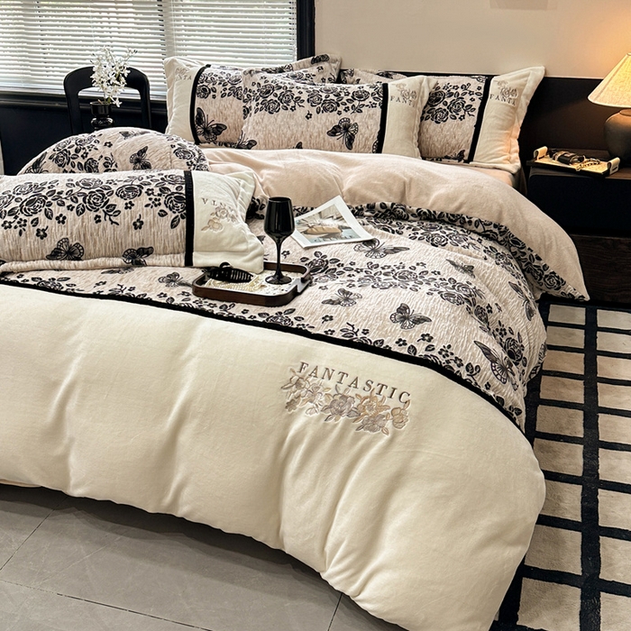 91家纺网 家纺一手货源 找家纺 金牛座家纺 2025新款立体雕花加厚牛奶绒刺绣拼接四件套【控价 售价请勿低于158】 蝶林