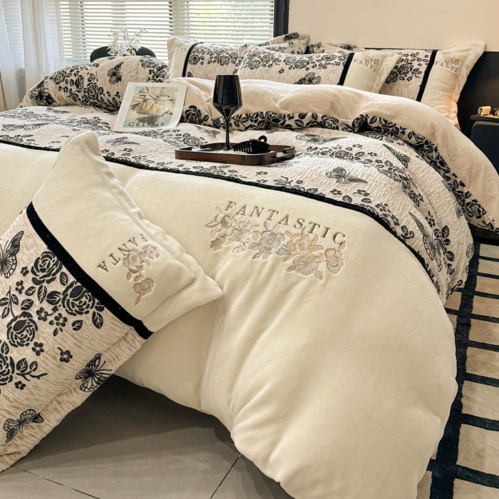 91家纺网 家纺一手货源 找家纺 金牛座家纺 2025新款立体雕花加厚牛奶绒刺绣拼接四件套【控价 售价请勿低于158】 蝶林