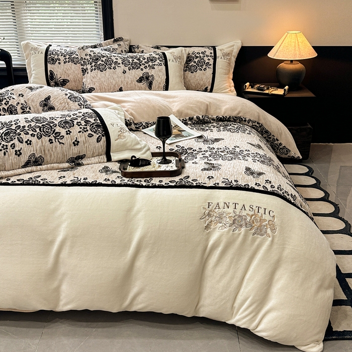 91家纺网 家纺一手货源 找家纺 金牛座家纺 2025新款立体雕花加厚牛奶绒刺绣拼接四件套【控价 售价请勿低于158】 蝶林