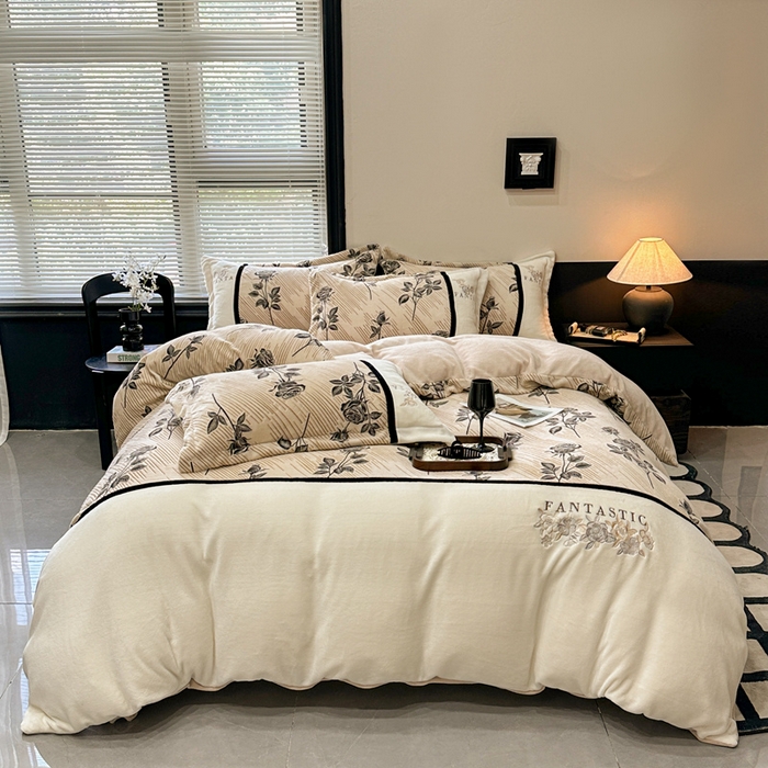 91家纺网 家纺一手货源 找家纺 金牛座家纺 2025新款立体雕花加厚牛奶绒刺绣拼接四件套【控价 售价请勿低于158】 玫语