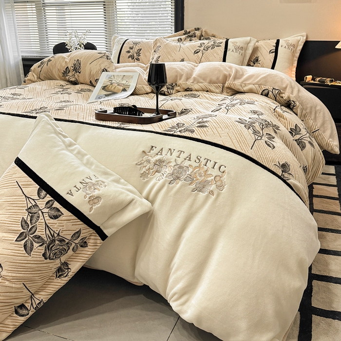 91家纺网 家纺一手货源 找家纺 金牛座家纺 2025新款立体雕花加厚牛奶绒刺绣拼接四件套【控价 售价请勿低于158】 玫语