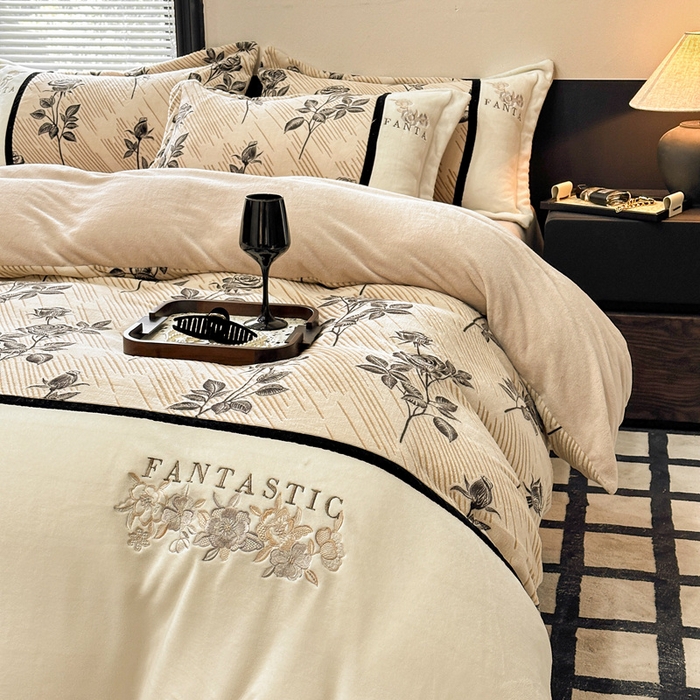 91家纺网 家纺一手货源 找家纺 金牛座家纺 2025新款立体雕花加厚牛奶绒刺绣拼接四件套【控价 售价请勿低于158】 玫语