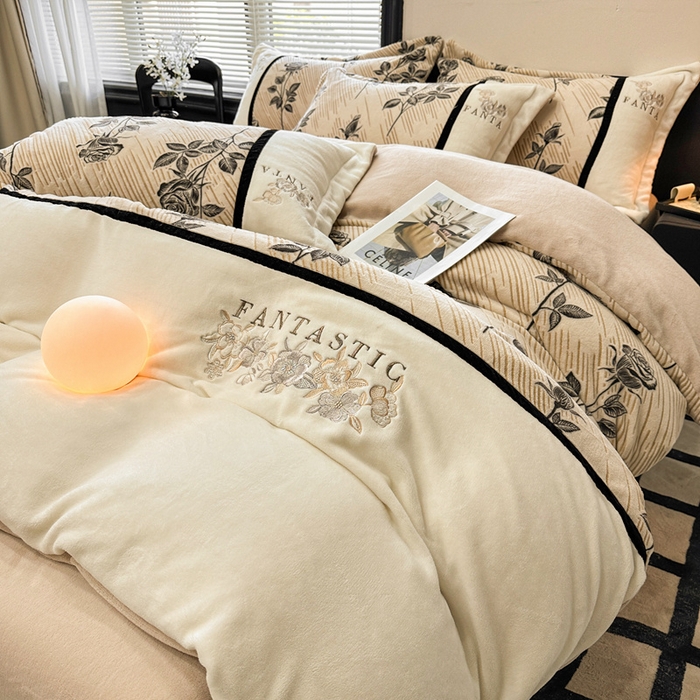 91家纺网 家纺一手货源 找家纺 金牛座家纺 2025新款立体雕花加厚牛奶绒刺绣拼接四件套【控价 售价请勿低于158】 玫语