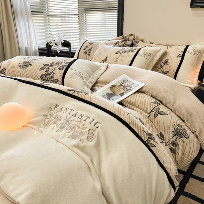 91家纺网 家纺一手货源 找家纺 金牛座家纺 2025新款立体雕花加厚牛奶绒刺绣拼接四件套【控价 售价请勿低于158】 玫语