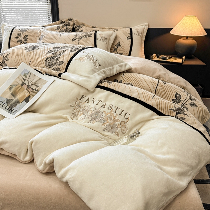 91家纺网 家纺一手货源 找家纺 金牛座家纺 2025新款立体雕花加厚牛奶绒刺绣拼接四件套【控价 售价请勿低于158】 玫语