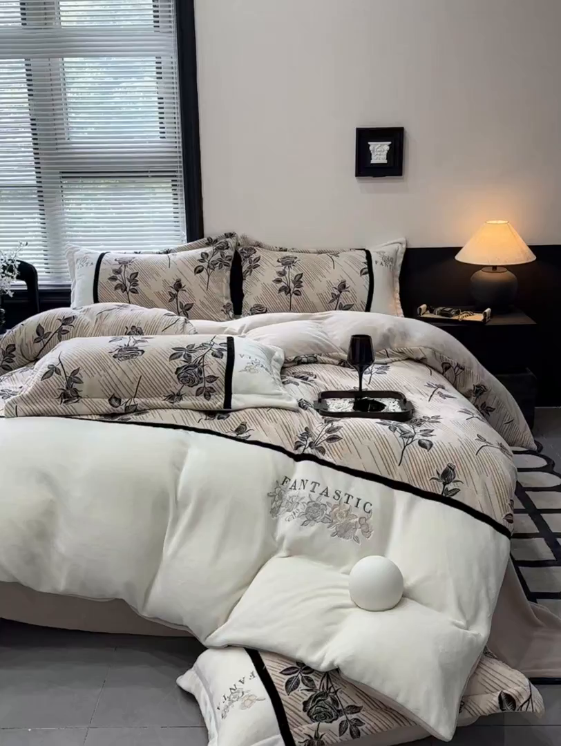 91家纺网 家纺一手货源 找家纺 金牛座家纺 2025新款立体雕花加厚牛奶绒刺绣拼接四件套【控价 售价请勿低于158】 玫语