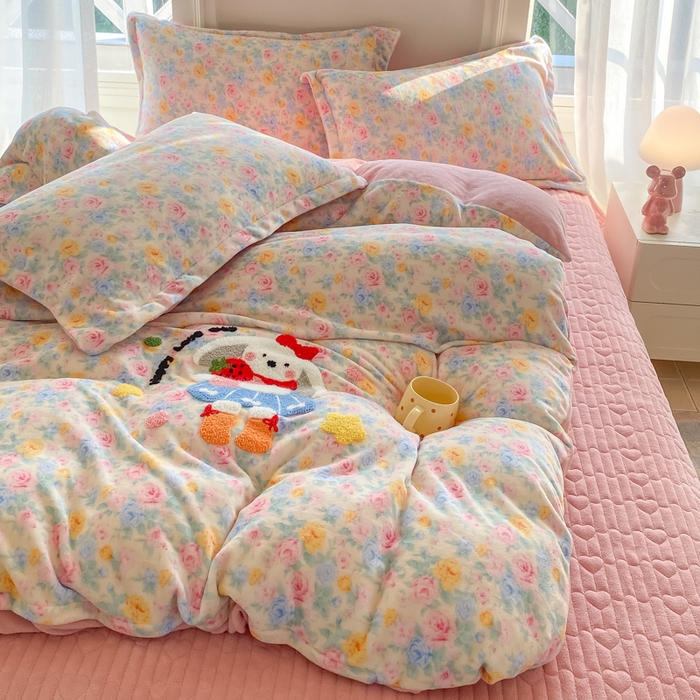 91家纺网 家纺一手货源 找家纺 （总）尚美 2025新款毛巾绣牛奶绒床盖加棉加厚四件套