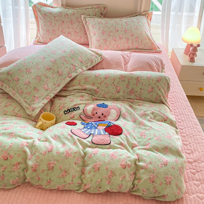 91家纺网 家纺一手货源 找家纺 （总）尚美 2025新款毛巾绣牛奶绒床盖加棉加厚四件套