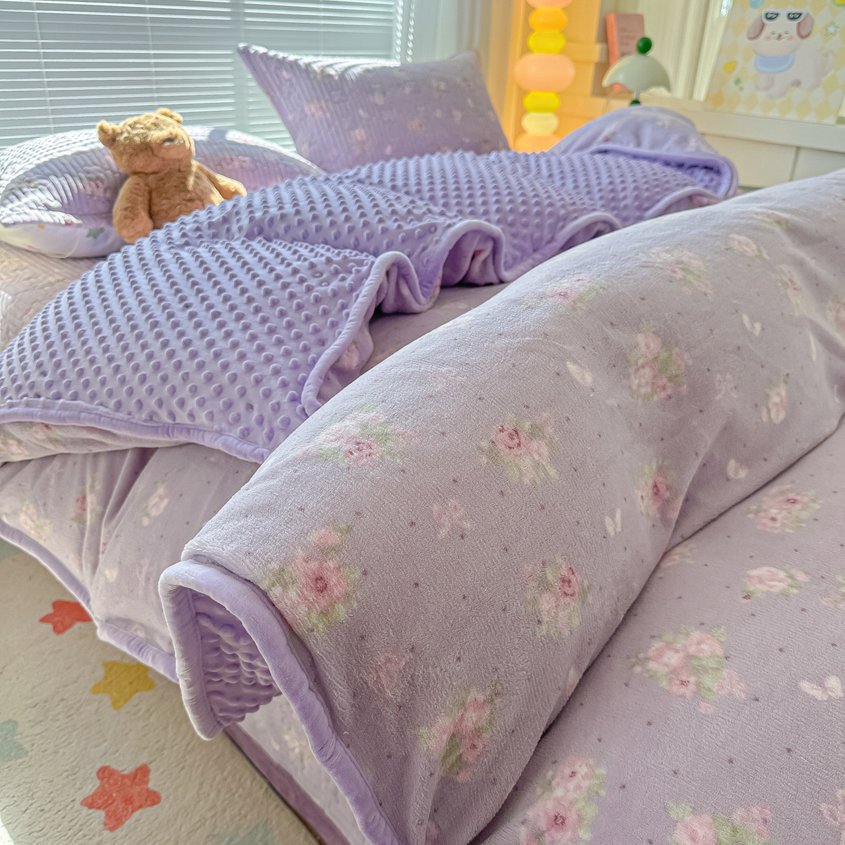 91家纺网 家纺一手货源 找家纺 （总）慕晨 2025新款高克重牛奶绒印花豆豆绒夹棉床盖三件被套四件套