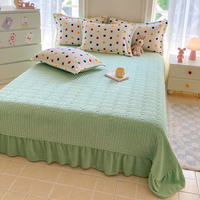 91家纺网 家纺一手货源 找家纺 尚美 2025新款毛巾绣牛奶绒床盖加棉加厚四件套 背带熊猫