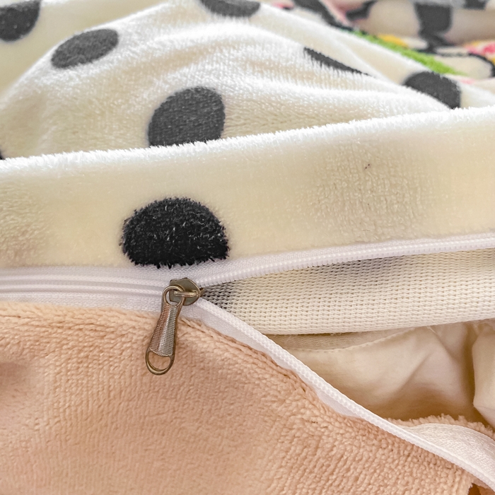 91家纺网 家纺一手货源 找家纺 尚美 2025新款毛巾绣牛奶绒床盖加棉加厚四件套 蛋糕猫