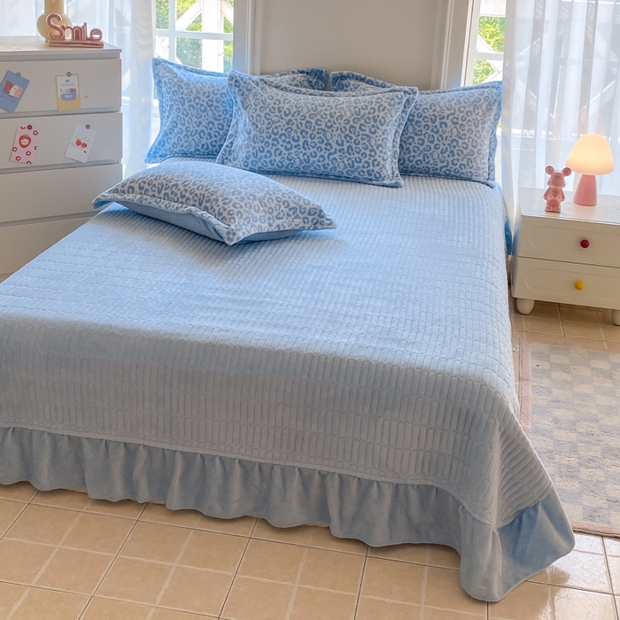 91家纺网 家纺一手货源 找家纺 尚美 2025新款毛巾绣牛奶绒床盖加棉加厚四件套 黑皮猫