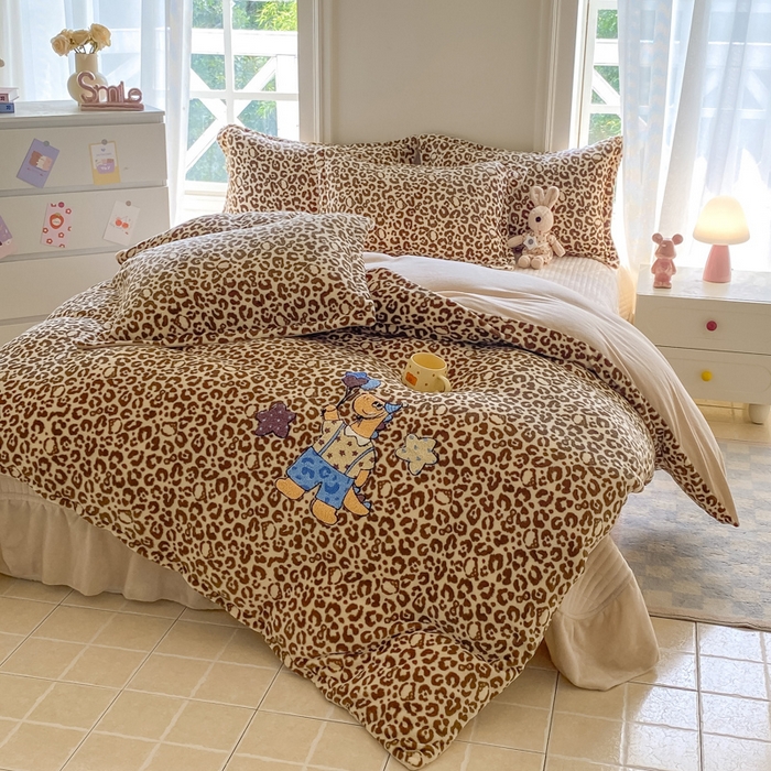 91家纺网 家纺一手货源 找家纺 尚美 2025新款毛巾绣牛奶绒床盖加棉加厚四件套 恐龙