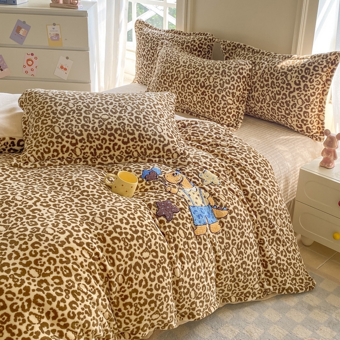 91家纺网 家纺一手货源 找家纺 尚美 2025新款毛巾绣牛奶绒床盖加棉加厚四件套 恐龙