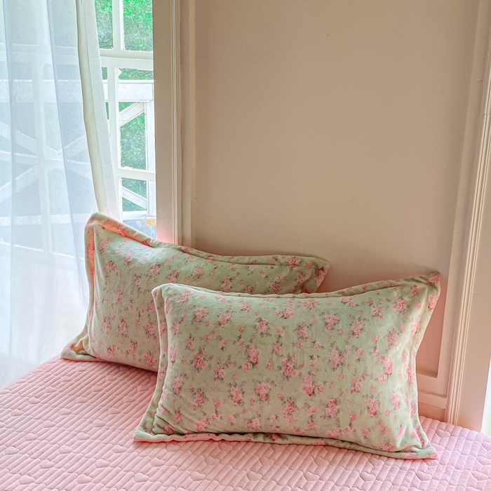 91家纺网 家纺一手货源 找家纺 尚美 2025新款毛巾绣牛奶绒床盖加棉加厚四件套 小粉象