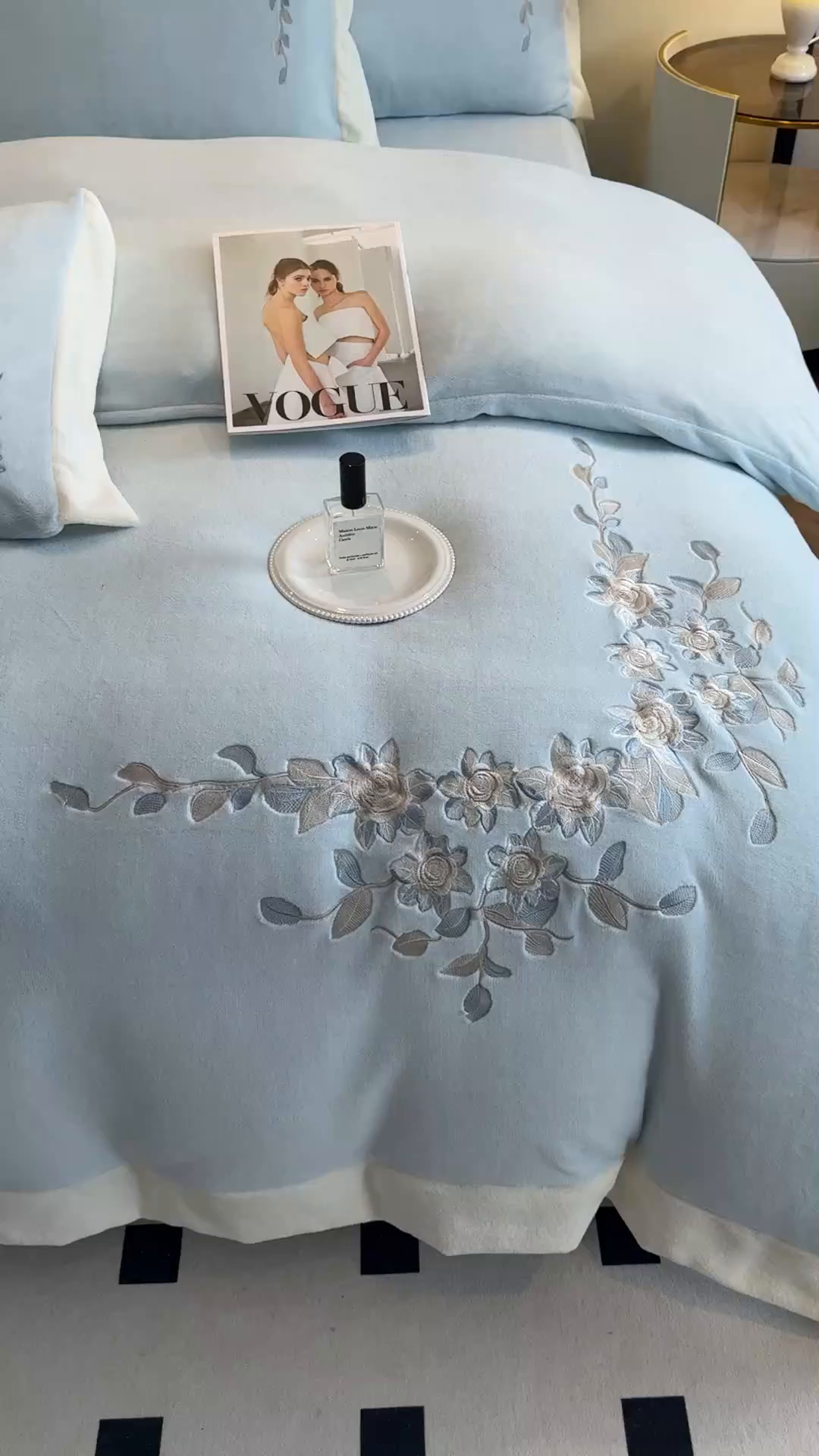 91家纺网 家纺一手货源 找家纺 （总）KA家纺 2025新款冬刺绣款宽边拼角牛奶绒四件套-沐言系列