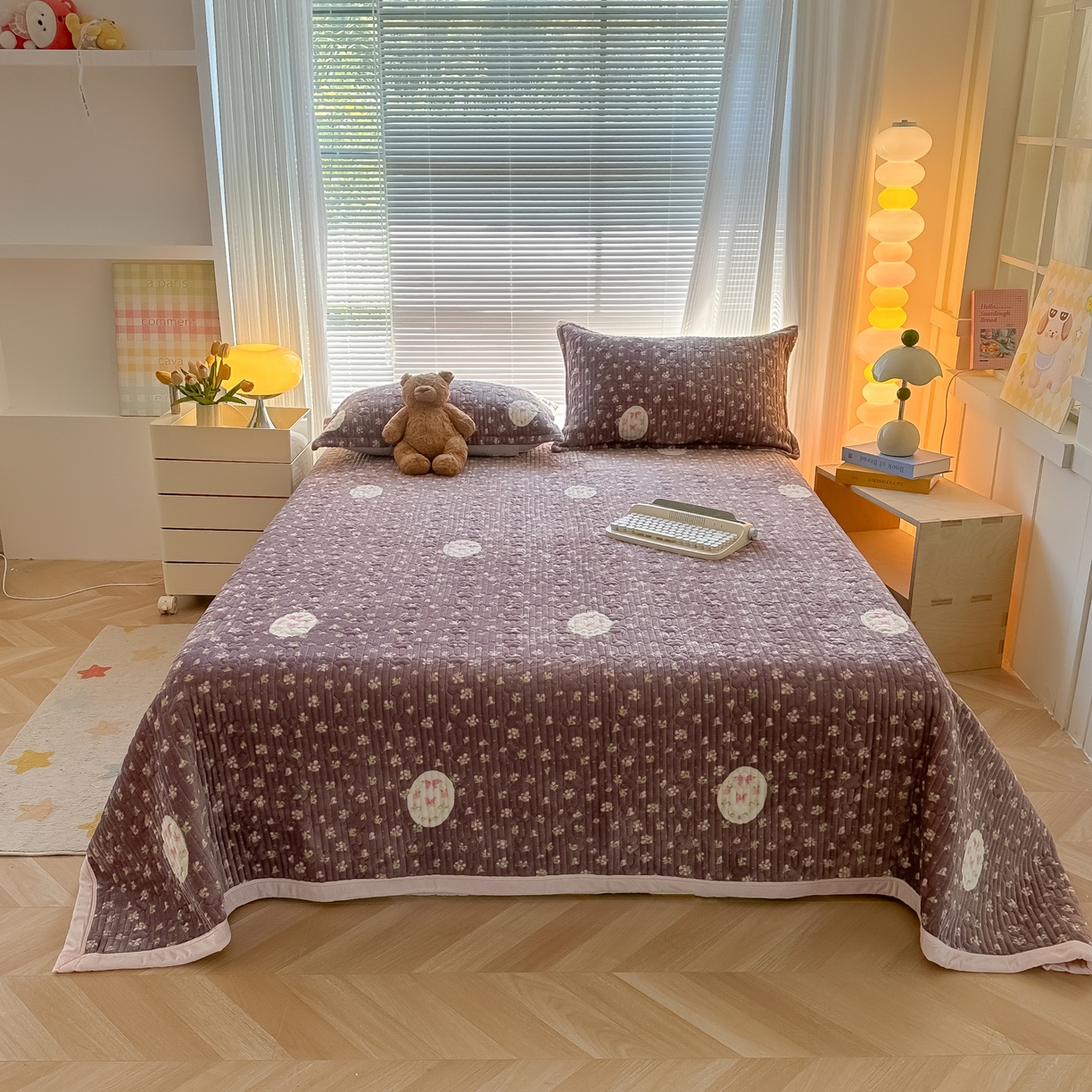 91家纺网 家纺一手货源 找家纺 慕晨 2025新款高克重牛奶绒印花豆豆绒夹棉床盖三件被套四件套 韩式小花