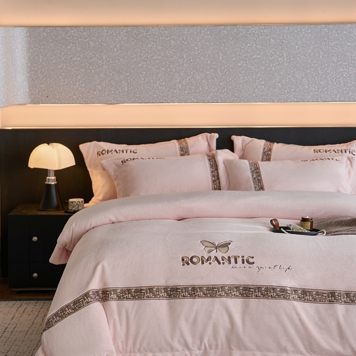 91家纺网 家纺一手货源 找家纺 （总）瑞雪家居 2025新款270克全消光牛奶绒系列四件套-克罗地亚