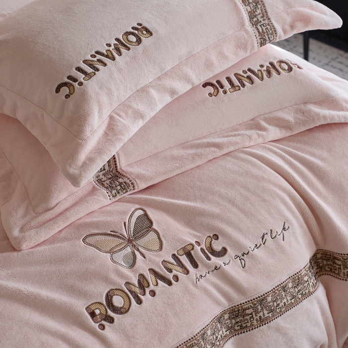 91家纺网 家纺一手货源 找家纺 （总）瑞雪家居 2025新款270克全消光牛奶绒系列四件套-克罗地亚