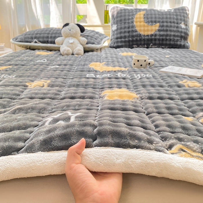 91家纺网 家纺一手货源 找家纺 （总）优品惠 2025新款兔毛绒泡泡牛奶绒床垫子夹棉床褥床盖床单加厚保暖