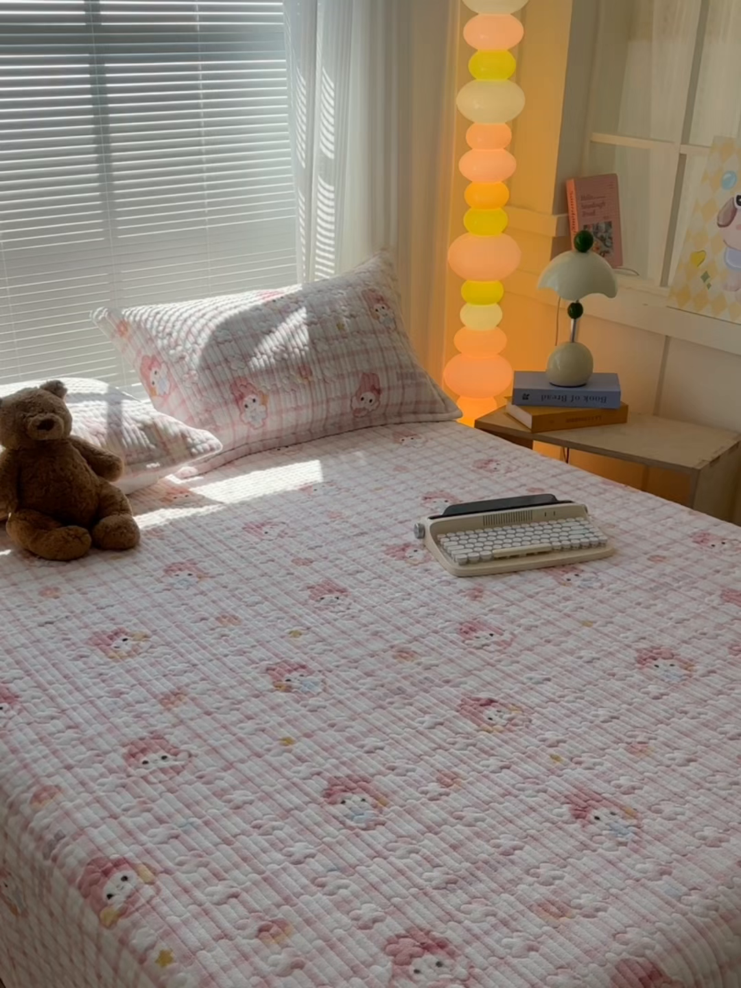 91家纺网 家纺一手货源 找家纺 慕晨 2025新款高克重牛奶绒印花豆豆绒夹棉床盖三件被套四件套 美乐兔