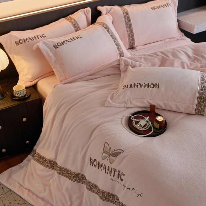 91家纺网 家纺一手货源 找家纺 瑞雪家居 2025新款270克全消光牛奶绒系列四件套-克罗地亚 克罗地亚-梦想粉