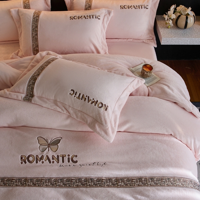 91家纺网 家纺一手货源 找家纺 瑞雪家居 2025新款270克全消光牛奶绒系列四件套-克罗地亚 克罗地亚-梦想粉