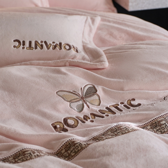 91家纺网 家纺一手货源 找家纺 瑞雪家居 2025新款270克全消光牛奶绒系列四件套-克罗地亚 克罗地亚-梦想粉