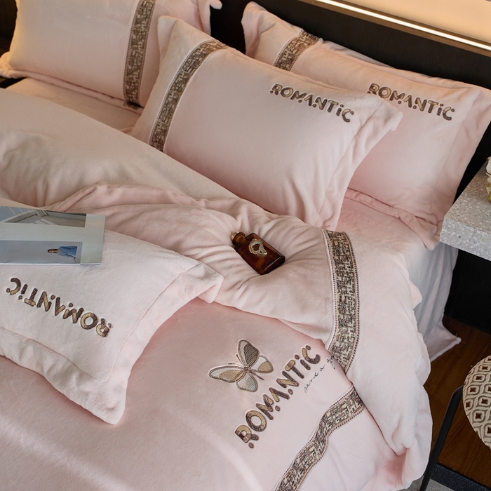 91家纺网 家纺一手货源 找家纺 瑞雪家居 2025新款270克全消光牛奶绒系列四件套-克罗地亚 克罗地亚-梦想粉