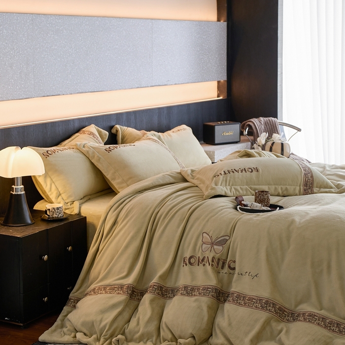 91家纺网 家纺一手货源 找家纺 瑞雪家居 2025新款270克全消光牛奶绒系列四件套-克罗地亚 克罗地亚-浅绿