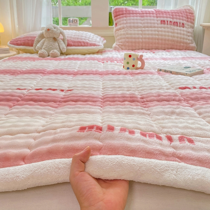 91家纺网 家纺一手货源 找家纺 （总）优品惠 2025新款兔毛绒泡泡牛奶绒床垫子夹棉床褥床盖床单加厚保暖