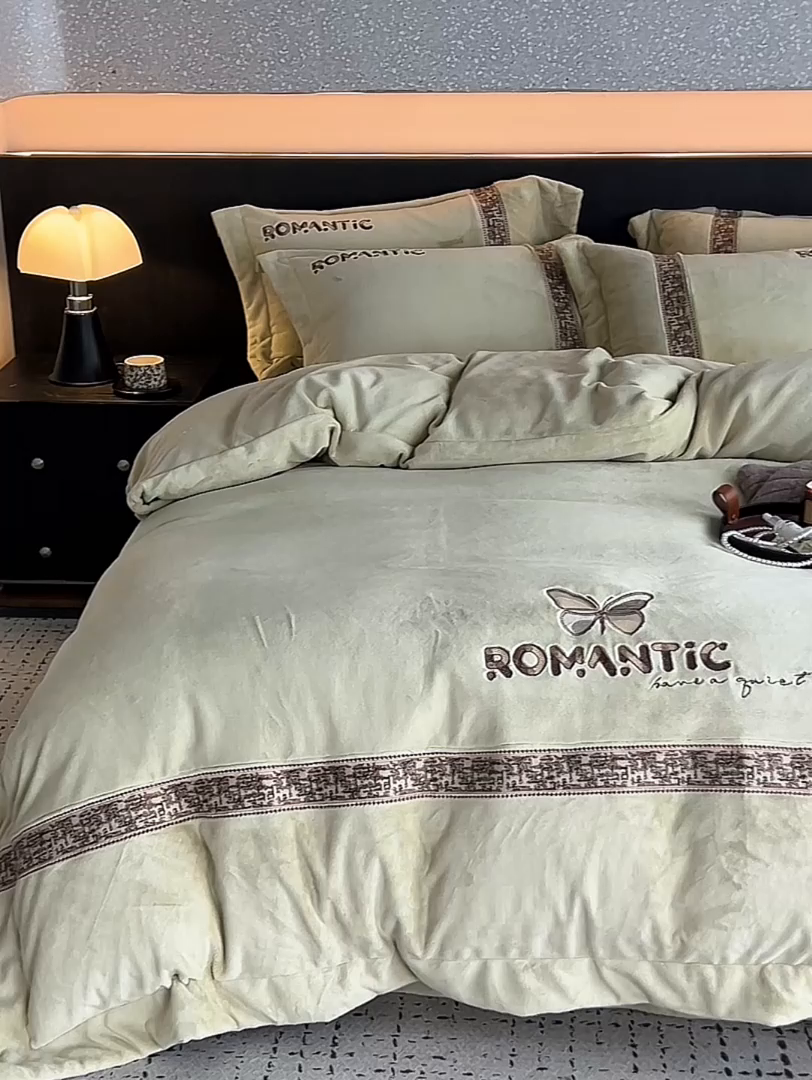 91家纺网 家纺一手货源 找家纺 瑞雪家居 2025新款270克全消光牛奶绒系列四件套-克罗地亚 克罗地亚-浅绿