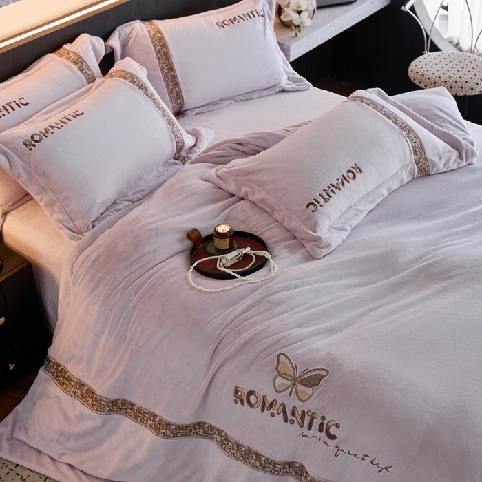 91家纺网 家纺一手货源 找家纺 瑞雪家居 2025新款270克全消光牛奶绒系列四件套-克罗地亚 克罗地亚-浅紫