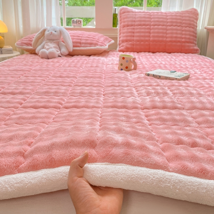 91家纺网 家纺一手货源 找家纺 （总）优品惠 2025新款兔毛绒泡泡牛奶绒床垫子夹棉床褥床盖床单加厚保暖