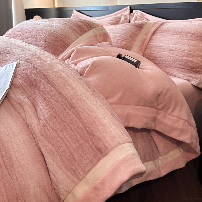 91家纺网 家纺一手货源 找家纺 （总）绘萱家居 2025新款亲肤舒适双拼边雕花兔毛绒四件套-爱丁堡