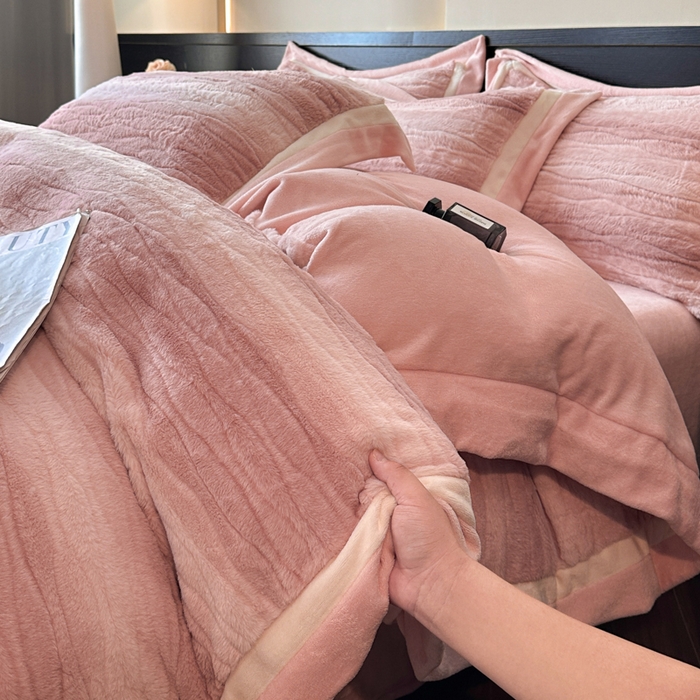 91家纺网 家纺一手货源 找家纺 （总）绘萱家居 2025新款亲肤舒适双拼边雕花兔毛绒四件套-爱丁堡