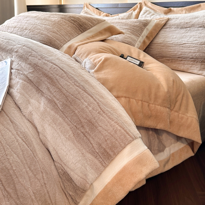 91家纺网 家纺一手货源 找家纺 绘萱家居 2025新款亲肤舒适双拼边雕花兔毛绒四件套-爱丁堡 爱丁堡-灰咖