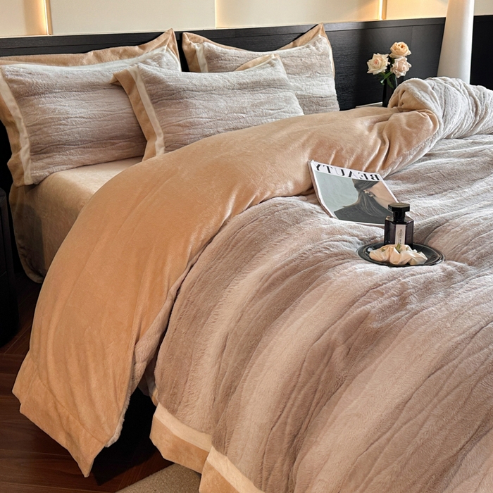 91家纺网 家纺一手货源 找家纺 绘萱家居 2025新款亲肤舒适双拼边雕花兔毛绒四件套-爱丁堡 爱丁堡-灰咖